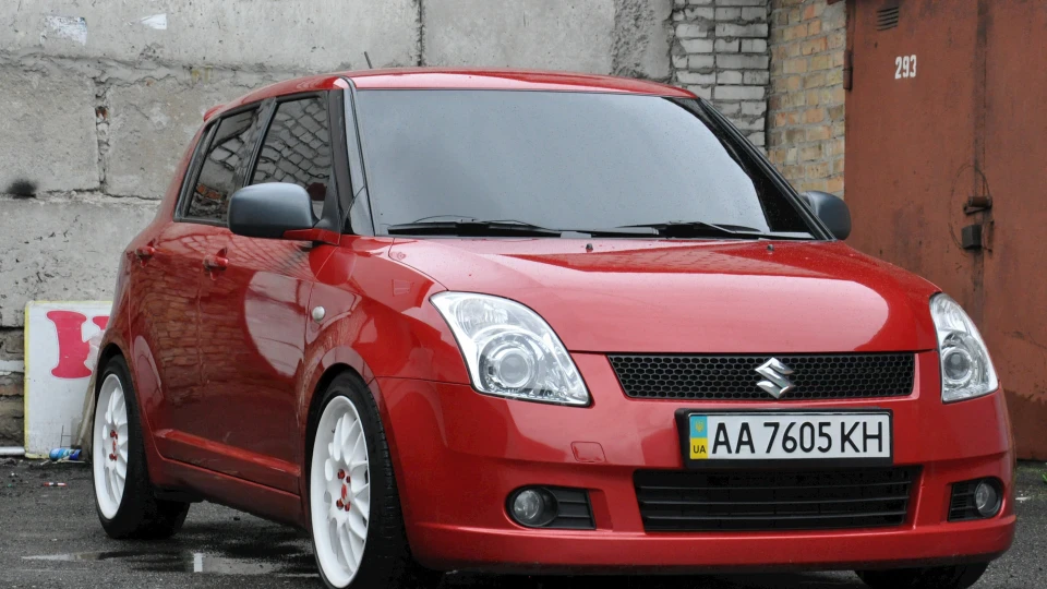 Suzuki Swift Малюк) 4