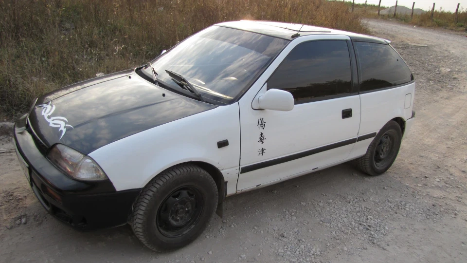 Suzuki Swift молодший брат Subaru 2