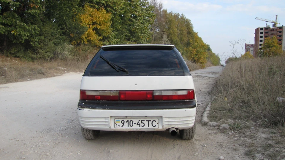 Suzuki Swift молодший брат Subaru 4
