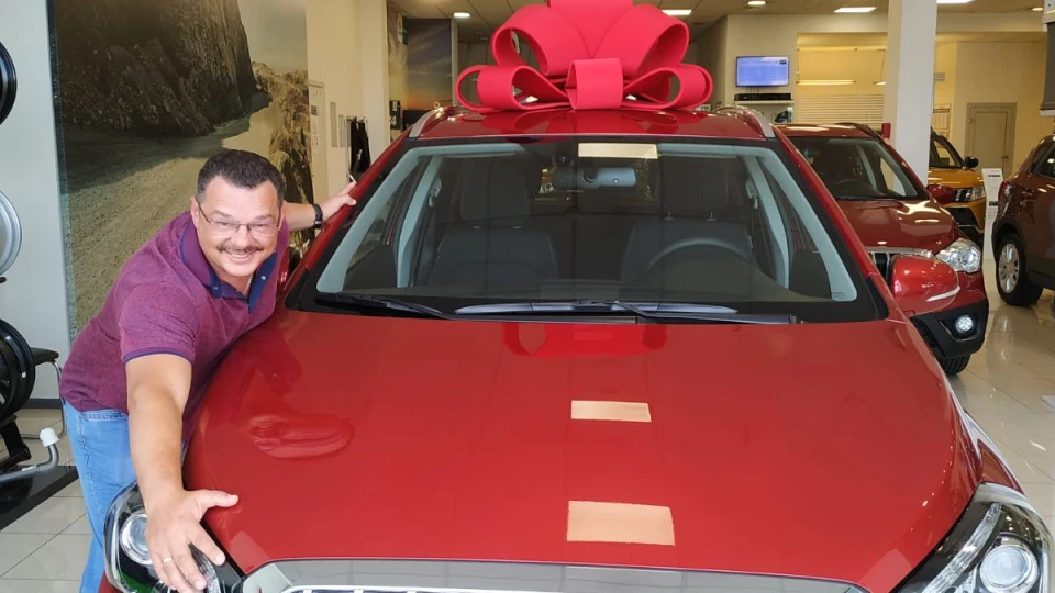 Suzuki SX4 Класний червоний