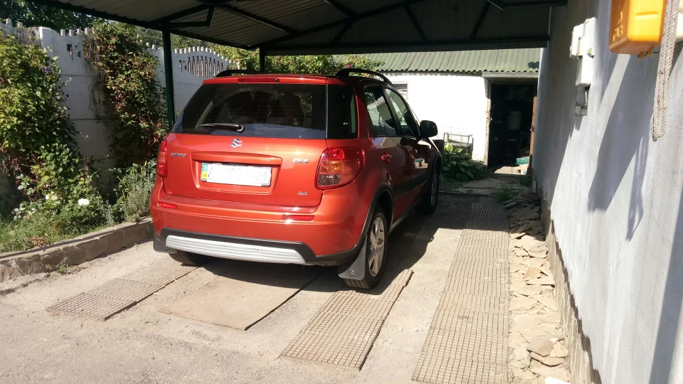 Suzuki SX4 Orange Four