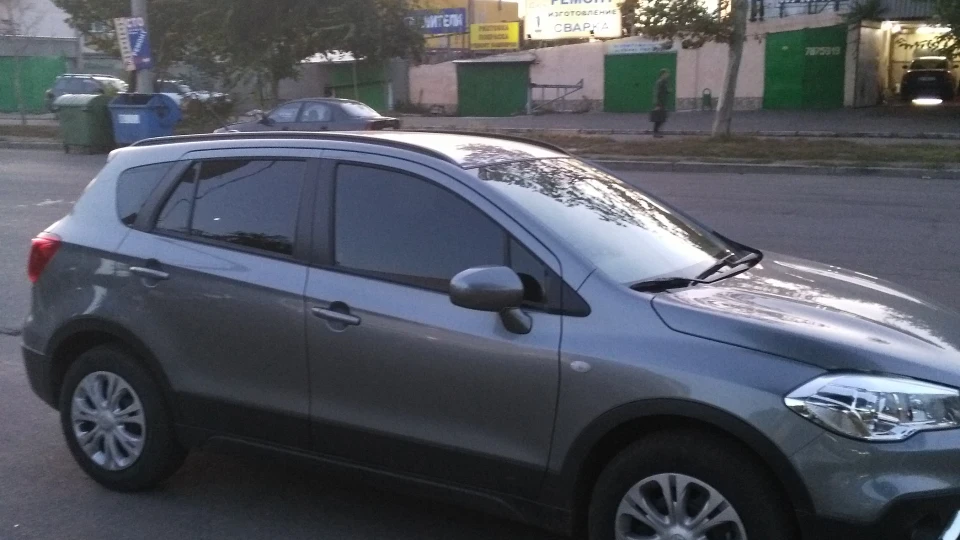 Suzuki SX4 Сірий хижак
