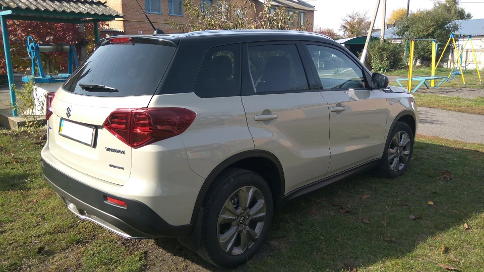 Suzuki Vitara бежевий турболітр 2