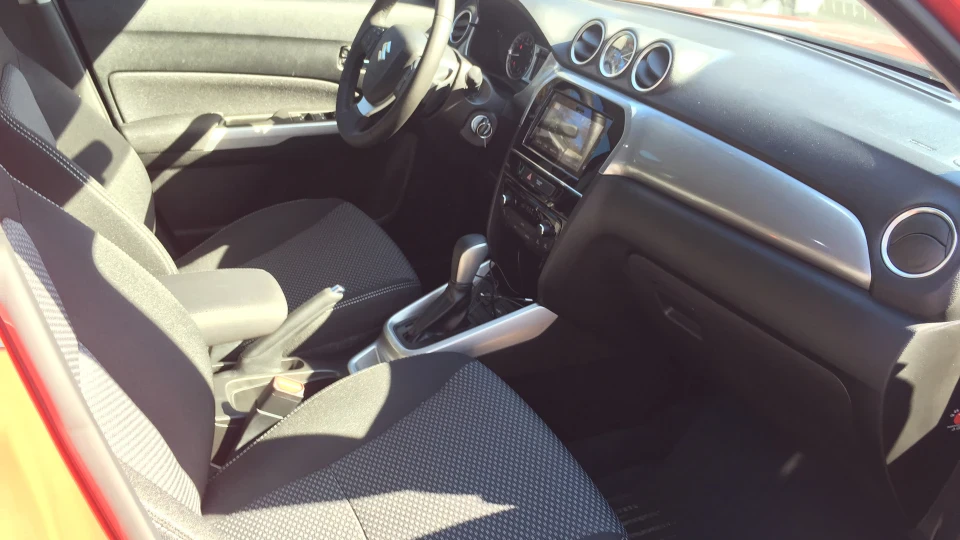 Suzuki Vitara GL+ 2WD 6AT 3
