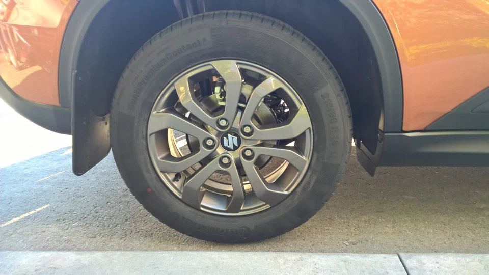 Suzuki Vitara Orange 2
