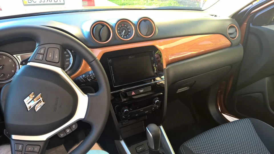 Suzuki Vitara Orange 3