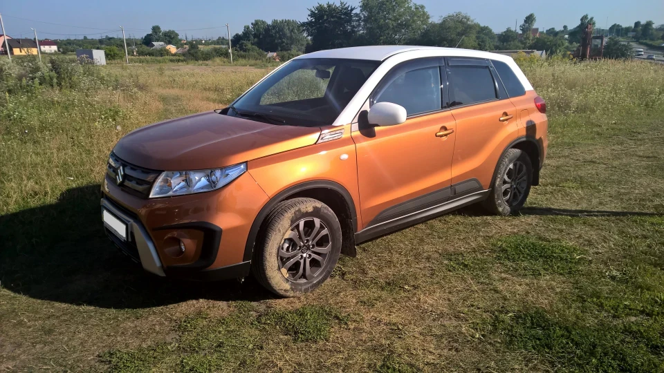 Suzuki Vitara Orange 5