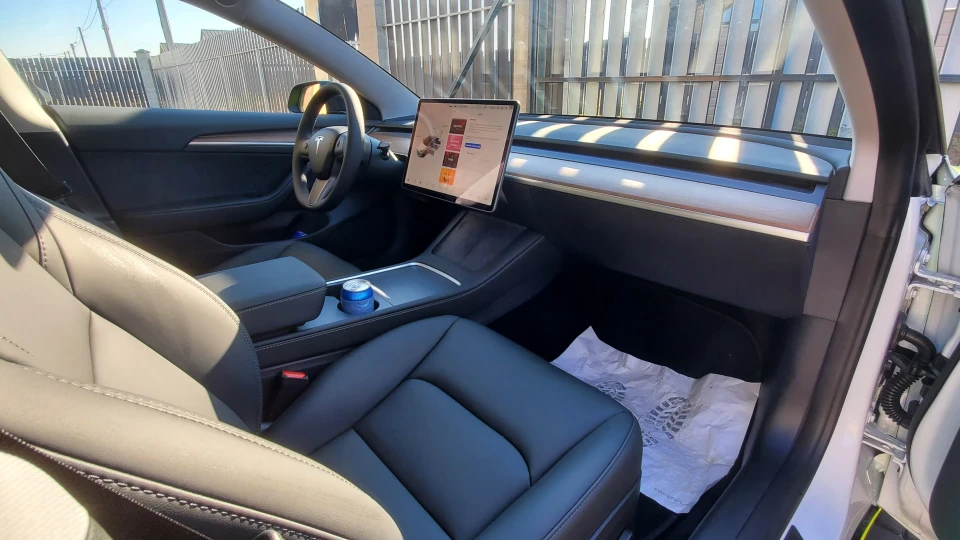 Tesla Model 3 4