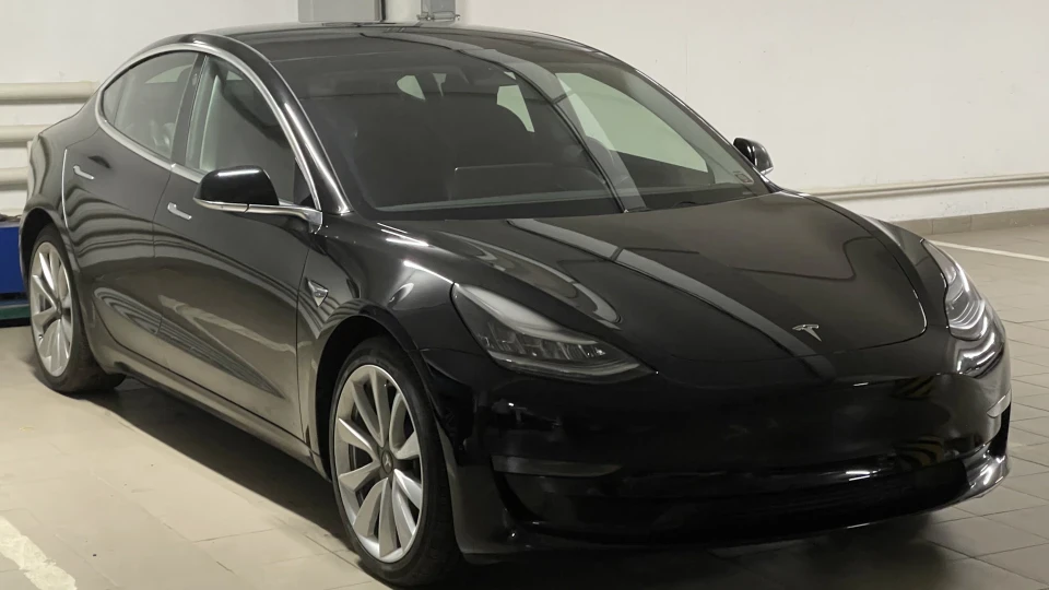 Tesla Model 3 2