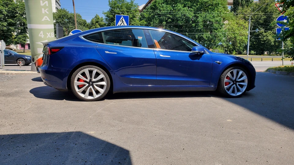 Tesla Model 3 електричний снаряд )