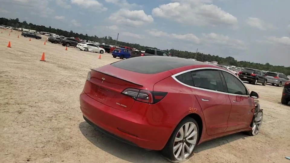 Tesla Model 3 EZ 2
