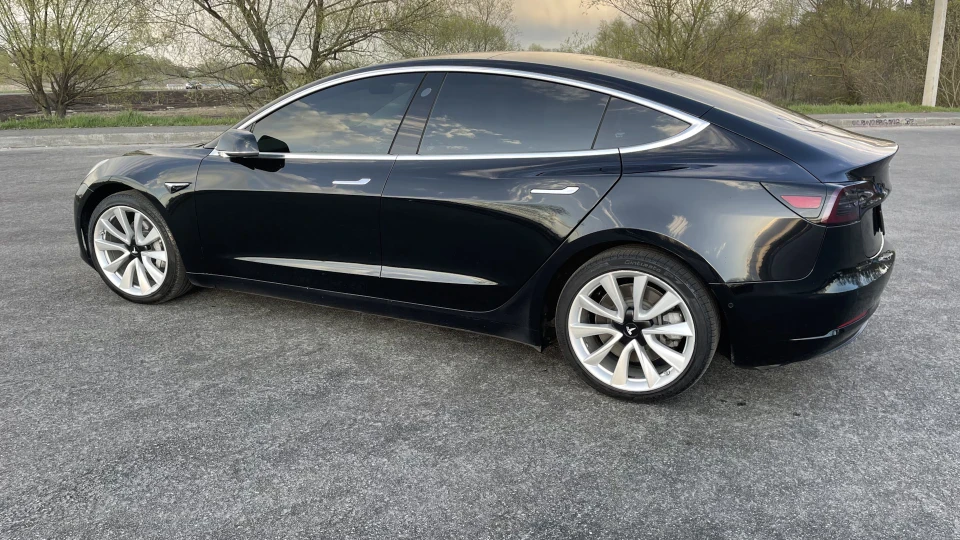 Tesla Model 3 Long Range 2