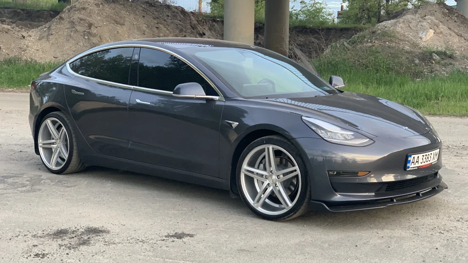 Tesla Model 3 Perf 3