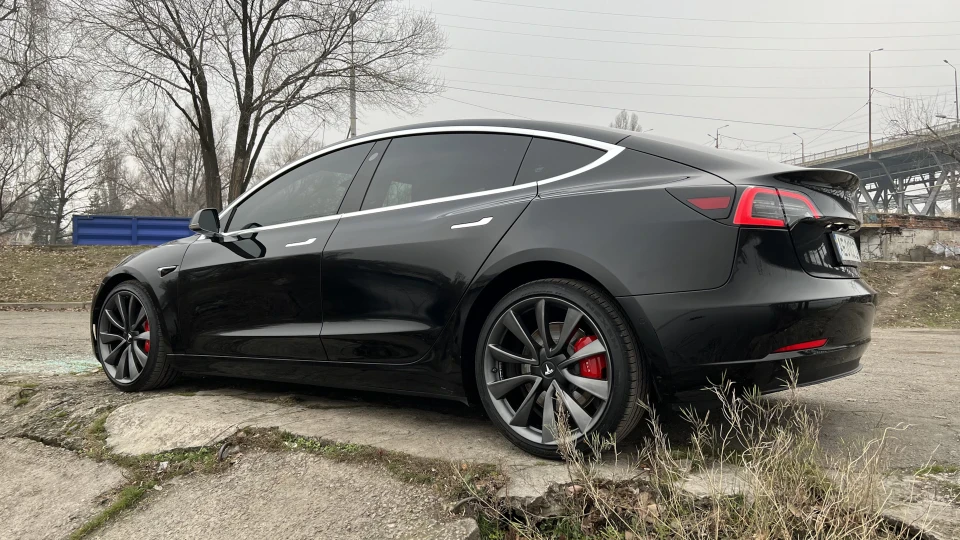 Tesla Model 3 Performance 2