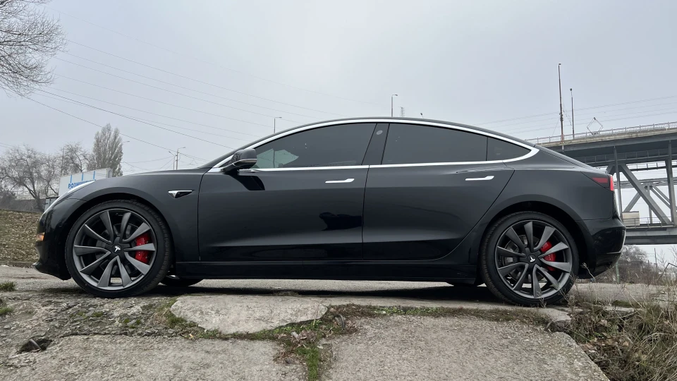 Tesla Model 3 Performance 3