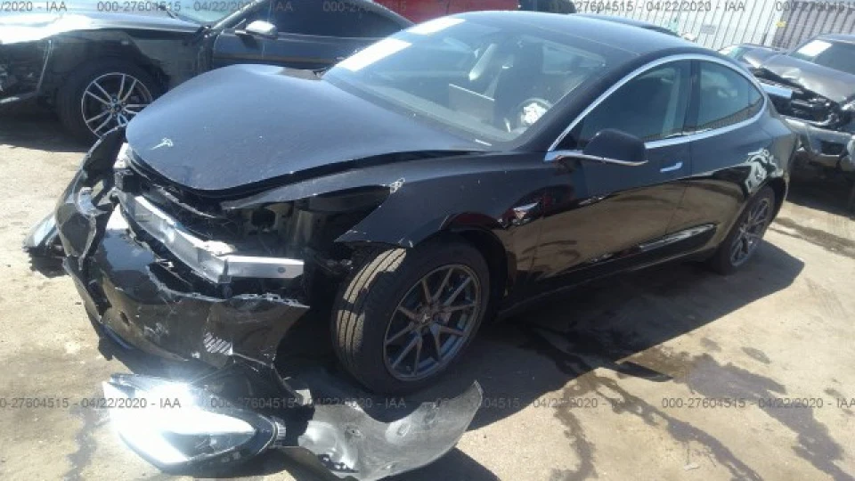 Tesla Model 3 Майже нова