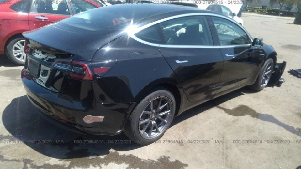 Tesla Model 3 Майже нова 3