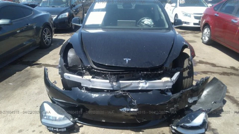 Tesla Model 3 Майже нова 5