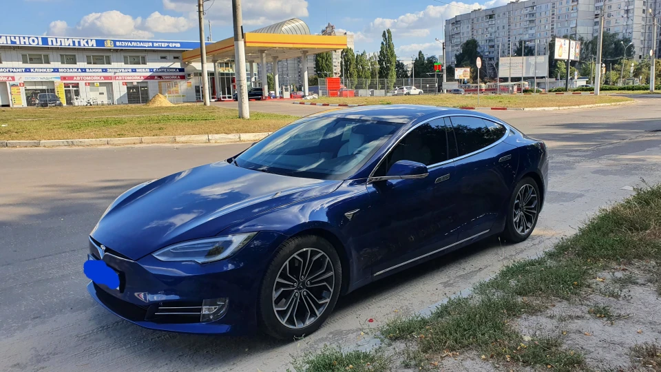 Tesla Model S 2