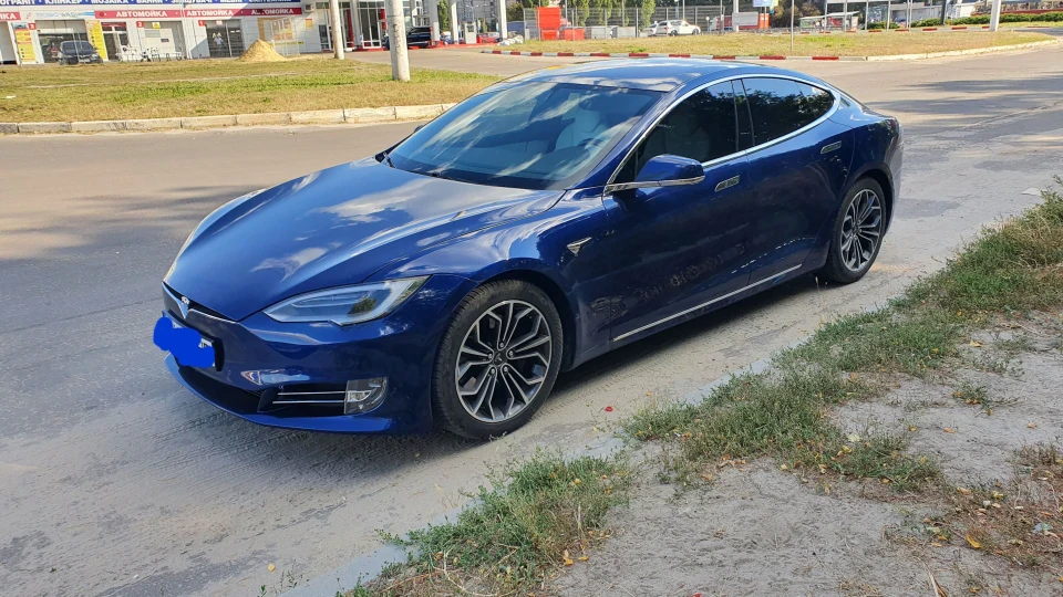 Tesla Model S 3
