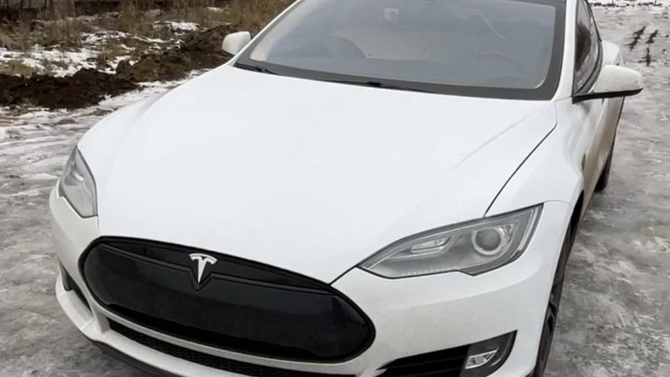 Tesla Model S 3
