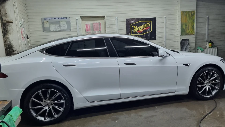 Tesla Model S 2