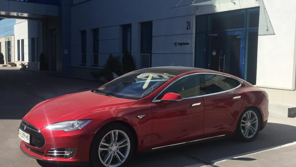 Tesla Model S 5