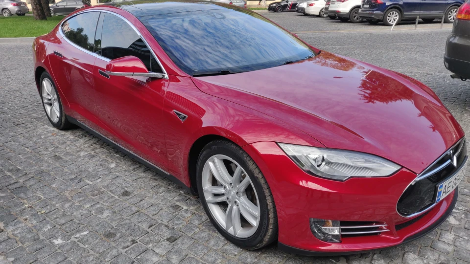 Tesla Model S 2