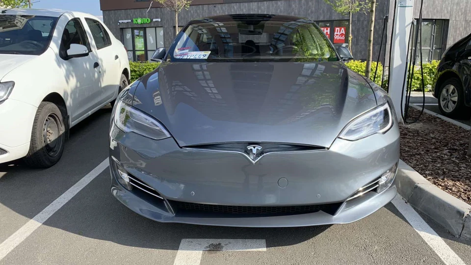 Tesla Model S 2