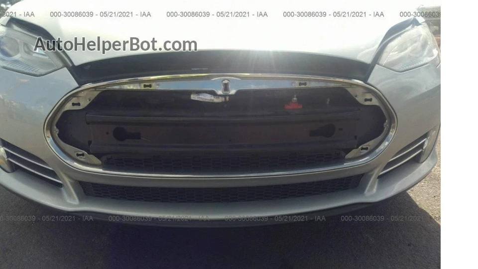 Tesla Model S 4