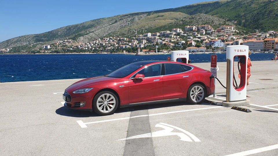 Tesla Model S 2