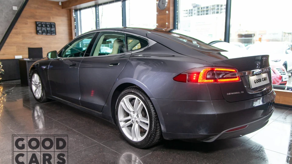 Tesla Model S 70D 3