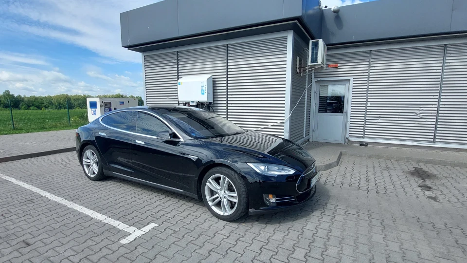 Tesla Model S 85D