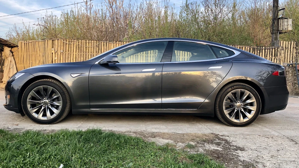 Tesla Model S 90D