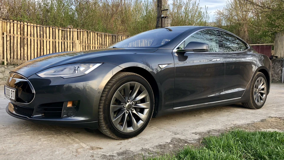 Tesla Model S 90D 2