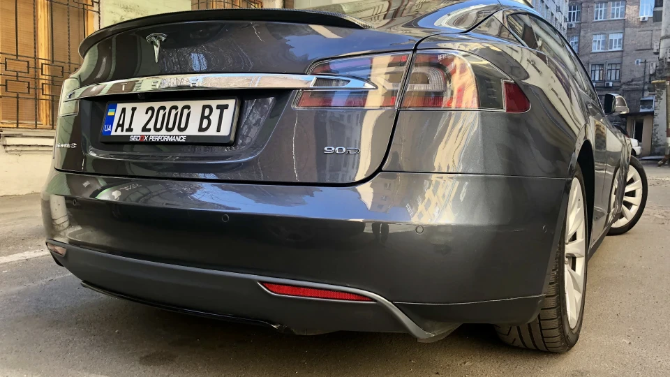 Tesla Model S 90D 4