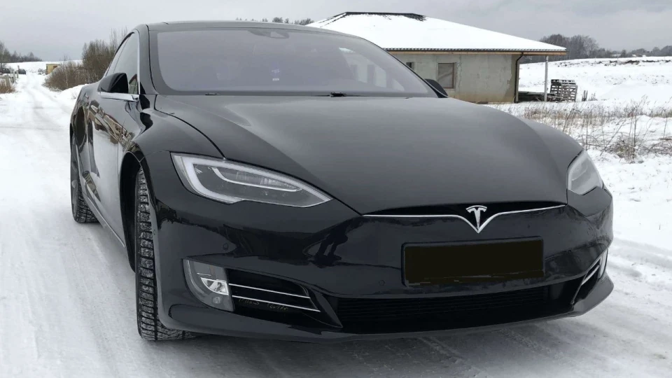 Tesla Model S 90D