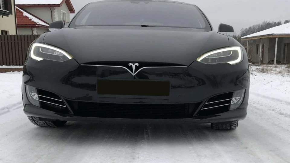 Tesla Model S 90D 2