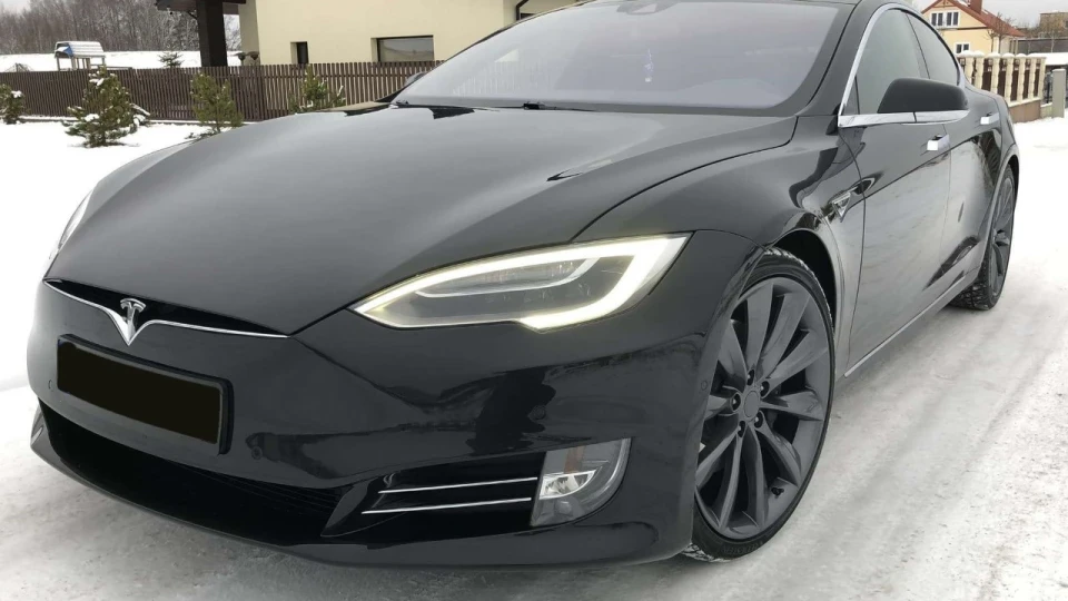 Tesla Model S 90D 3