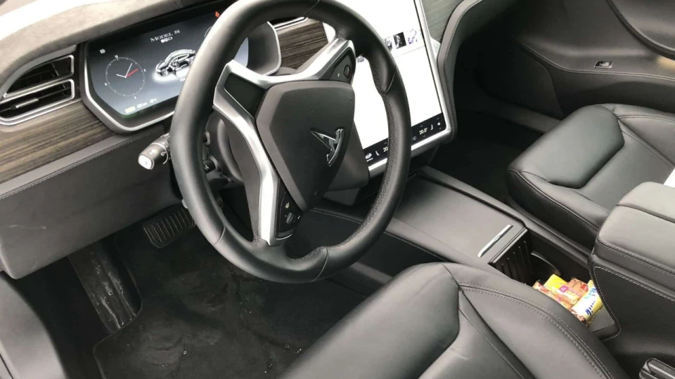 Tesla Model S 90D 4