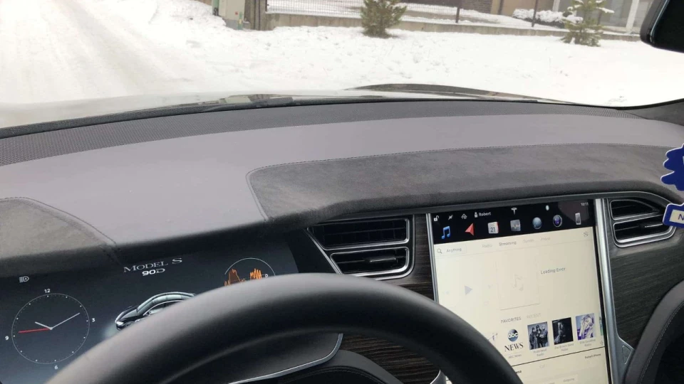 Tesla Model S 90D 5