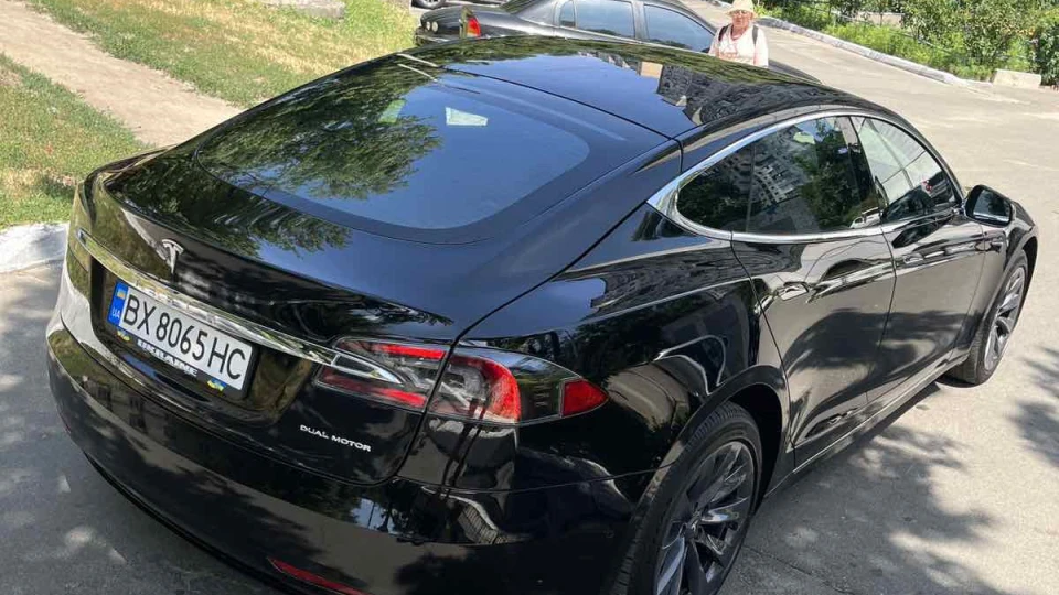 Tesla Model S Batya