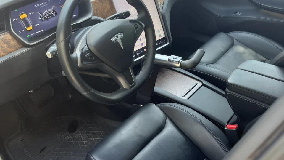 Tesla Model S Batya 2