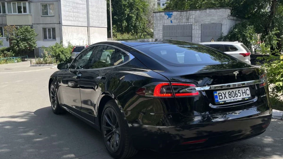 Tesla Model S Batya 3