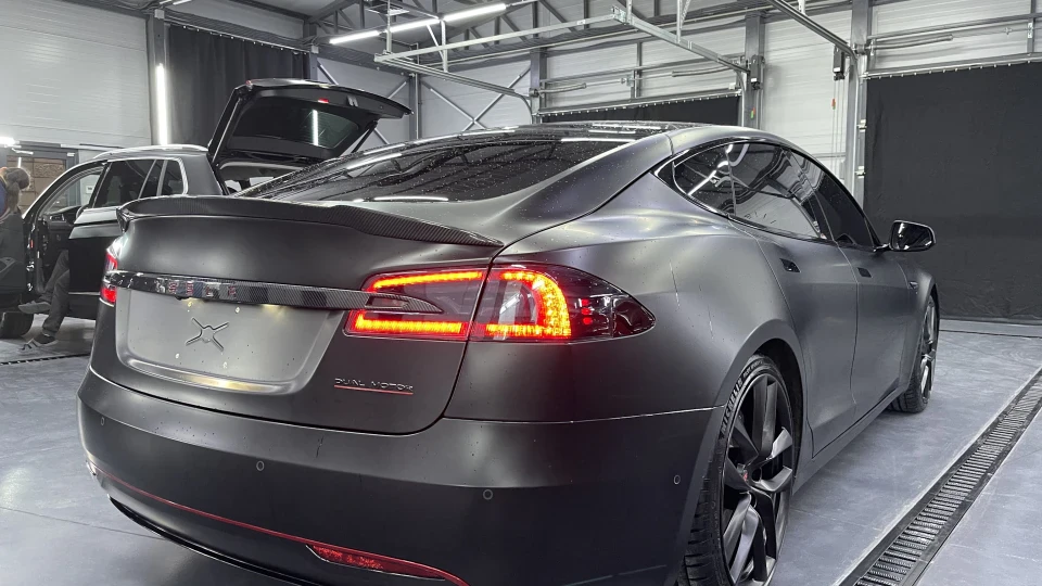 Tesla Model S Dual Motor Performance 2