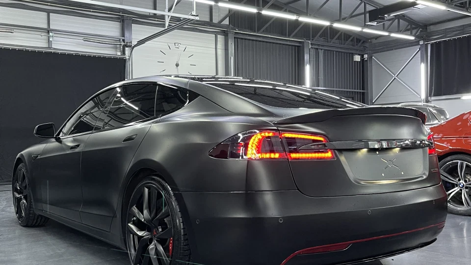 Tesla Model S Dual Motor Performance 3