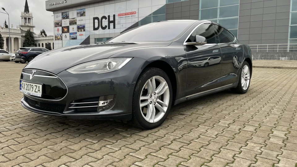 Tesla Model S Grey Shadow 3