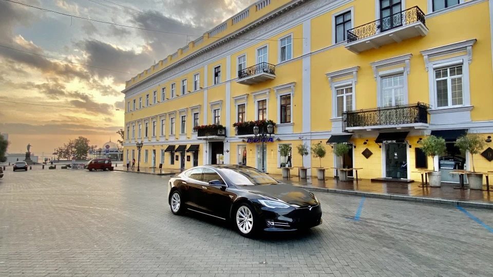 Tesla Model S Любов до електрики