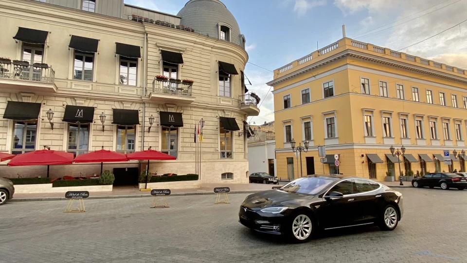 Tesla Model S Любов до електрики 2