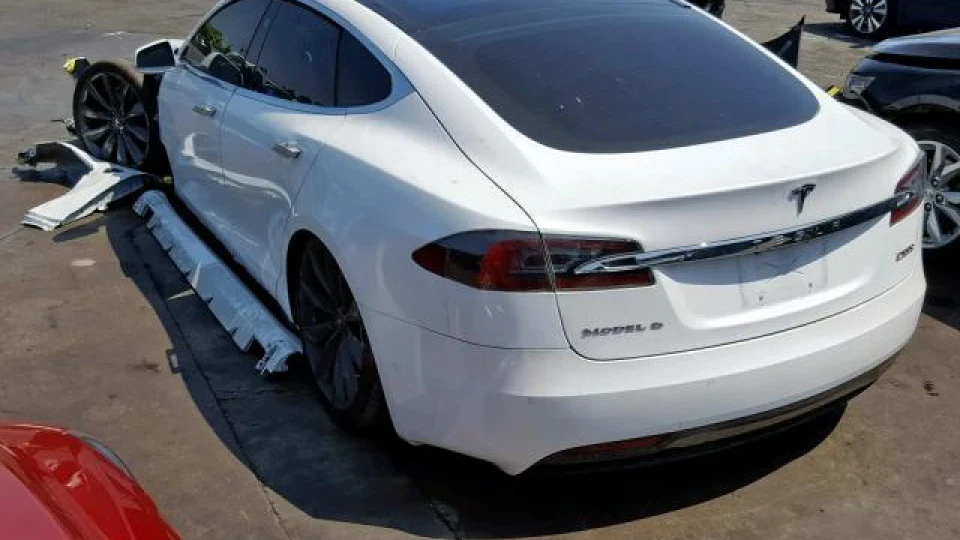 Tesla Model S P100D 2